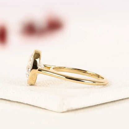 Luxury Round Brilliant Lab Grown Diamond Solitaire Engagement Ring with Timeless Modern Elegance