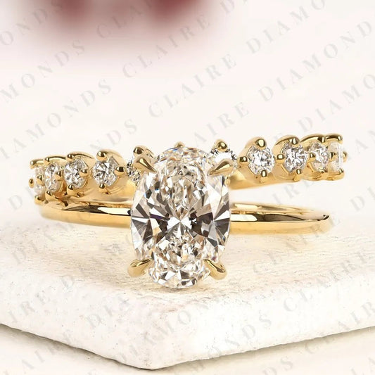 Classic Oval Cut Lab Grown Diamond Ring Set for Engagement, Wedding, and Anniversary Celebrations.