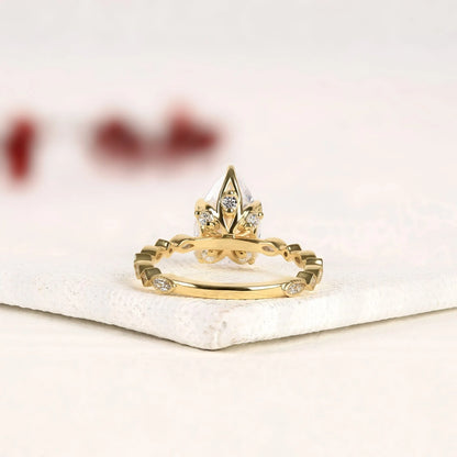 Pear Cut Moissanite Diamond Engagement Ring Vintage Marquise Accent Diamond Ring Nature Inspired Solitaire Bridal Ring for Women