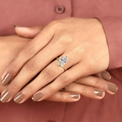 Oval Cut Solitaire Moissanite Diamonds Engagement Ring in Gold – Graceful Elegance with Timeless Brilliance