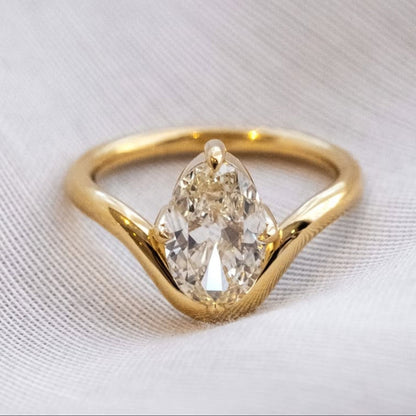 Oval Cut Moissanite Engagement Ring Curve Band Solitaire Wedding Ring