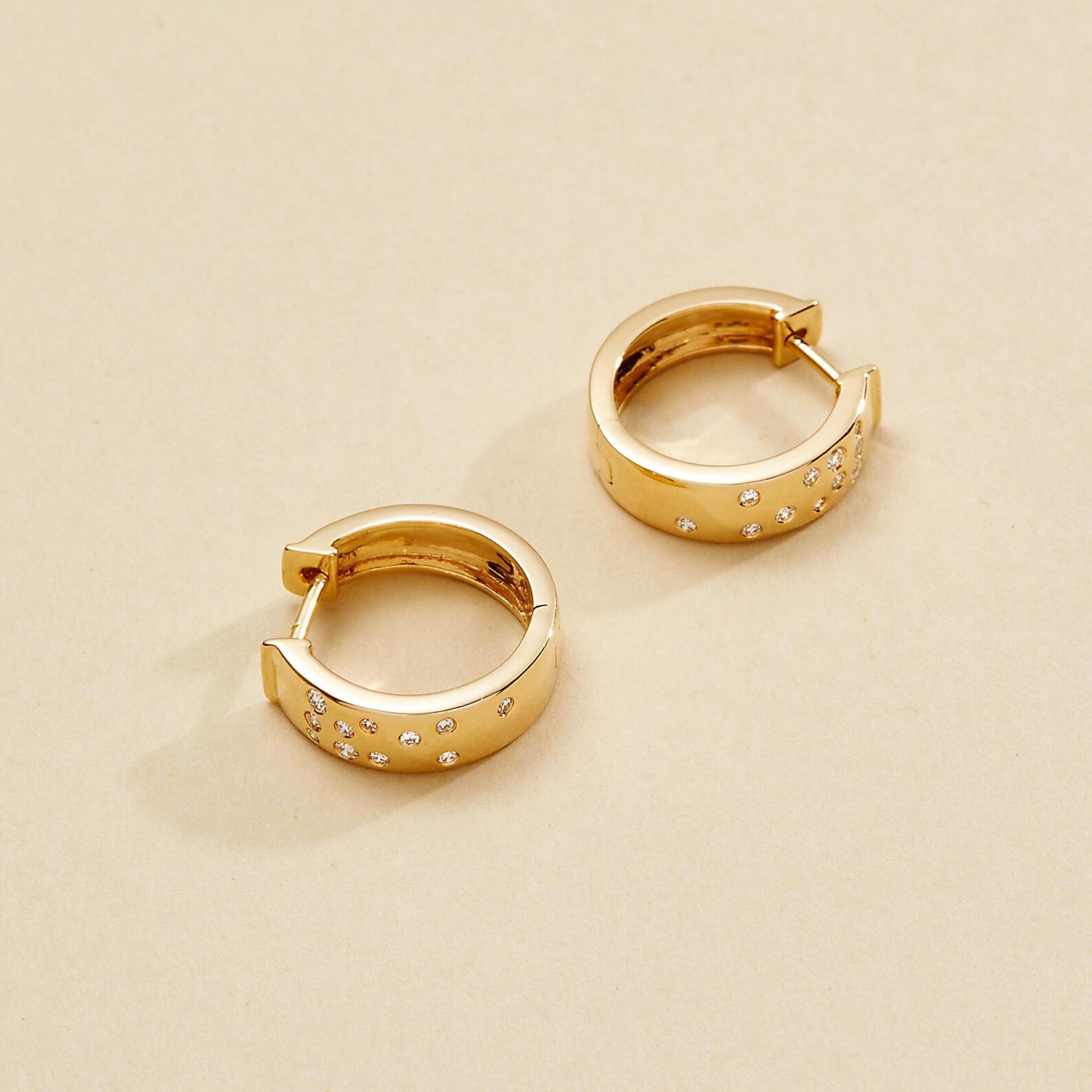 0.20 ct round cut gold diamond huggie earring moissanite pavé hoops