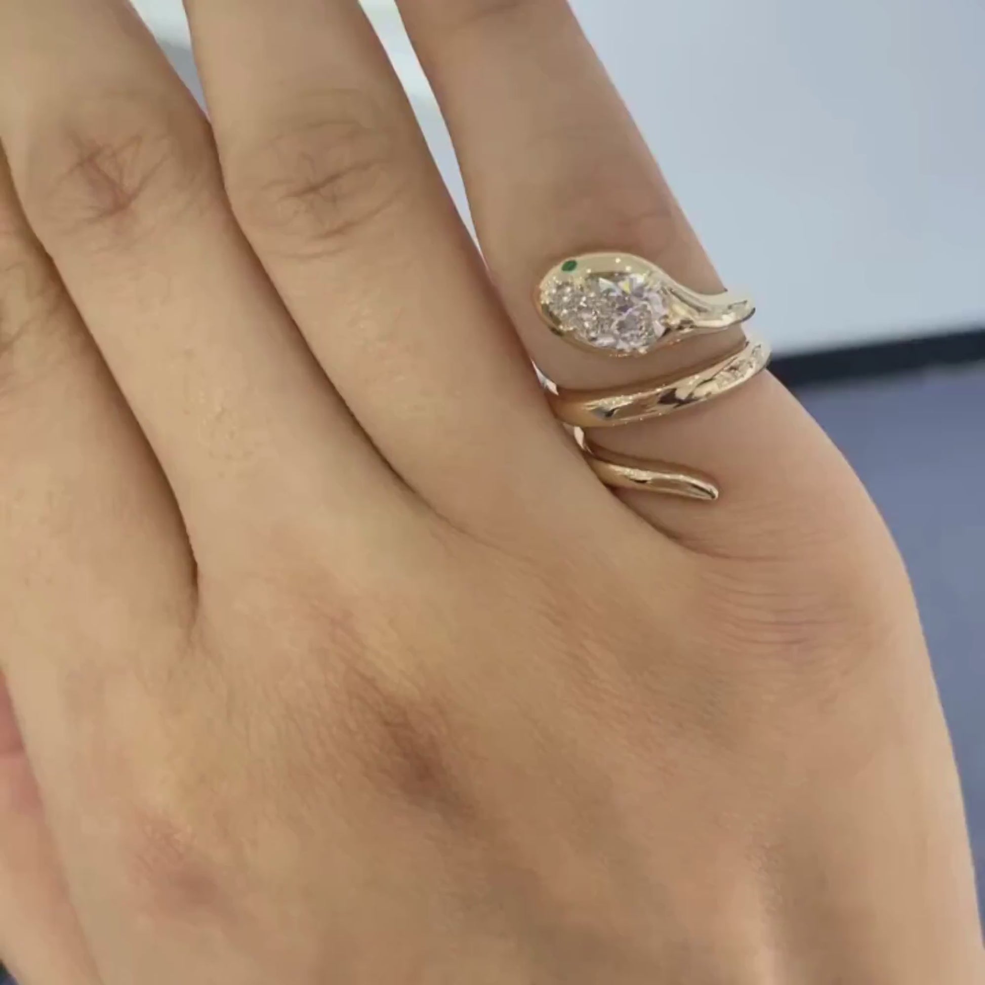 Gold ring with diamond soft shine