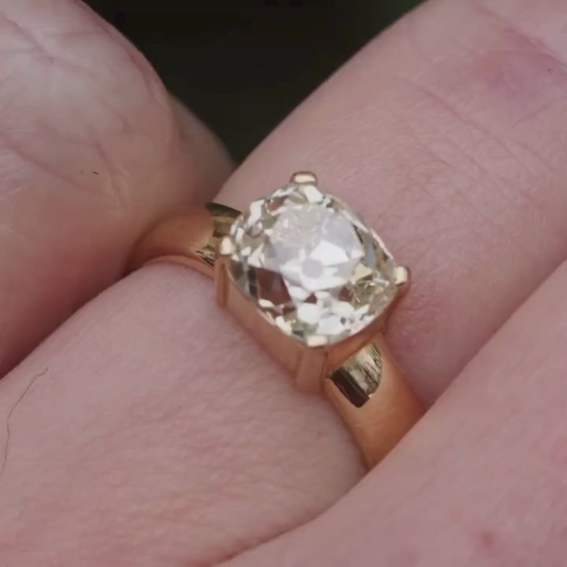 golden_diamond_ring