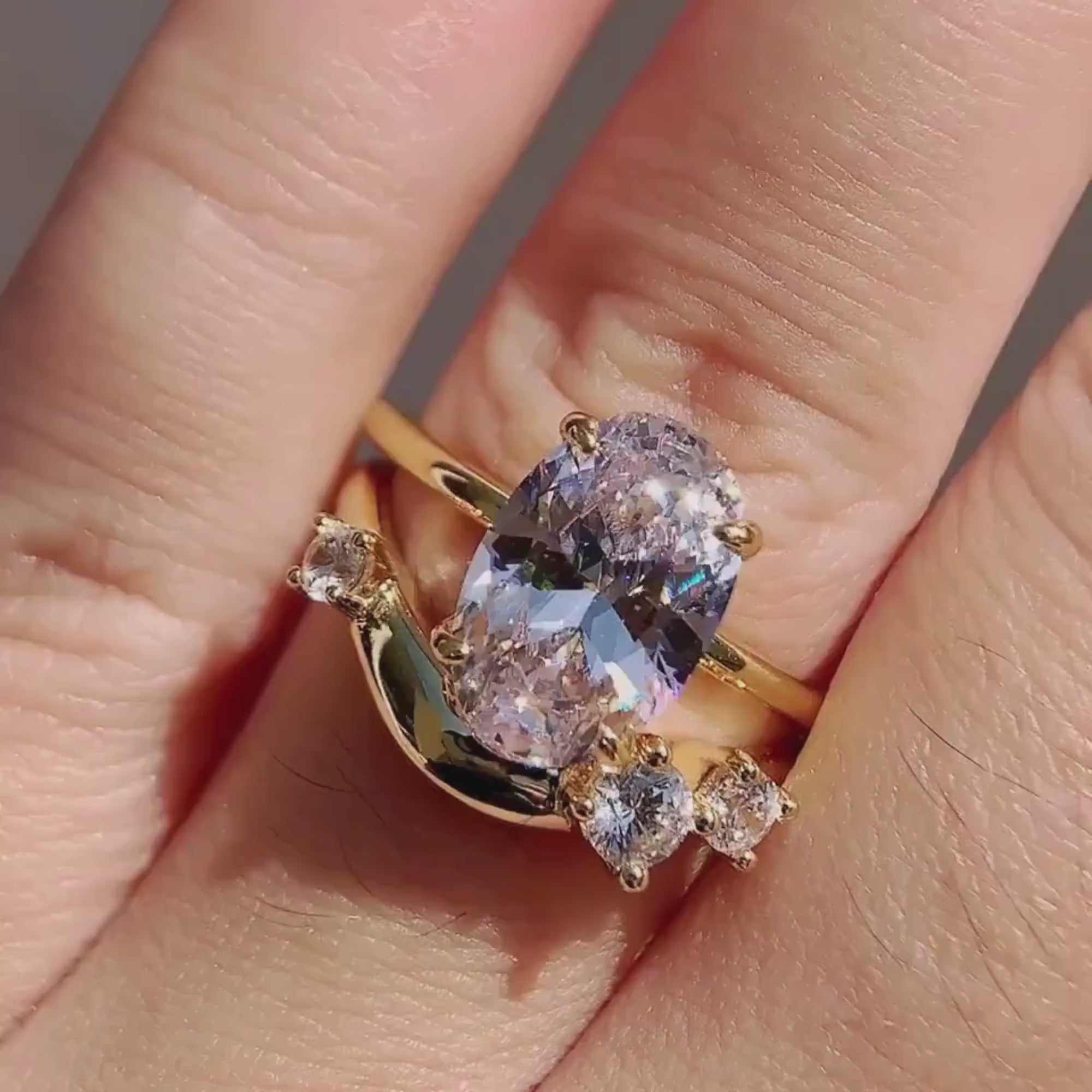 Diamond ring elegant reflection lighting