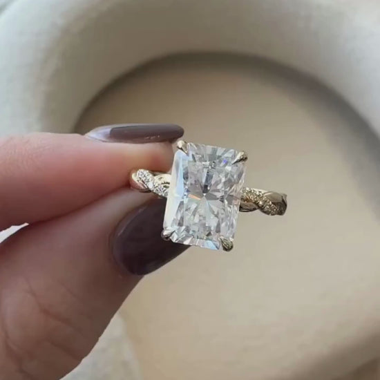 Trendy gold diamond ring modern design